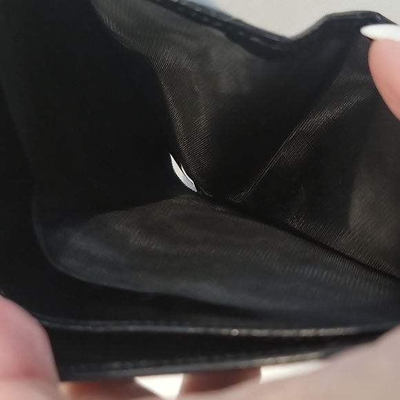 Authentic Gucci patent wallet - Picture 11 of 12